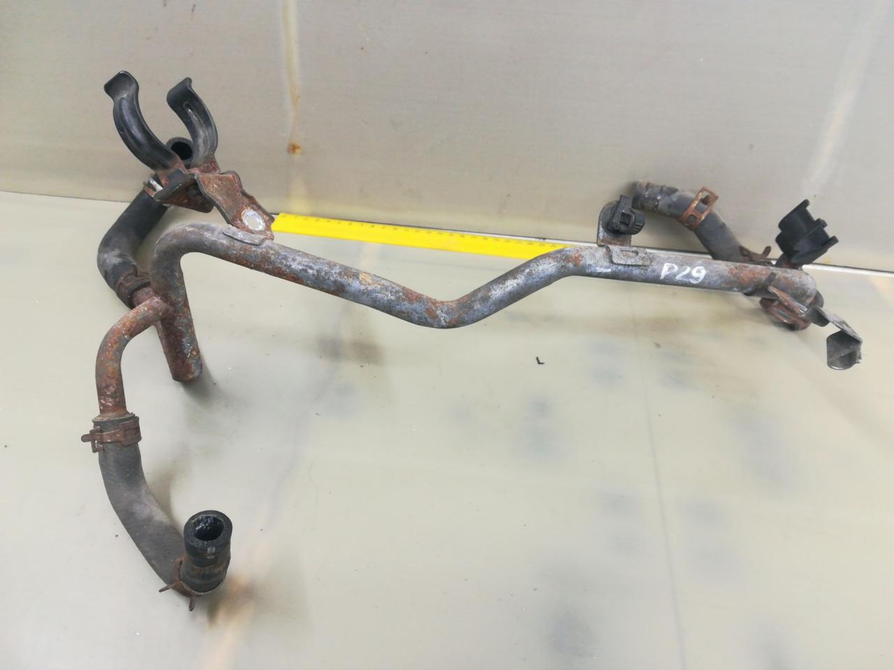 трубка охлаждающей жидкости Mitsubishi Lancer 10 поколение 2010, 2.4 л., 4B12, бензин, АКПП, белый, хетчбэк 5 дв., передний привод - фото №1