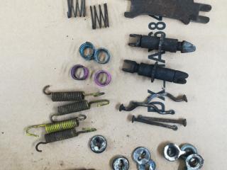 механизм развода задних тормозных колодок Toyota Sienna 2 поколение XL20 [рестайлинг] 2007, 3.5 л., 2GR-FE, бензин, АКПП, серебристо-голубой, минивэн, передний привод