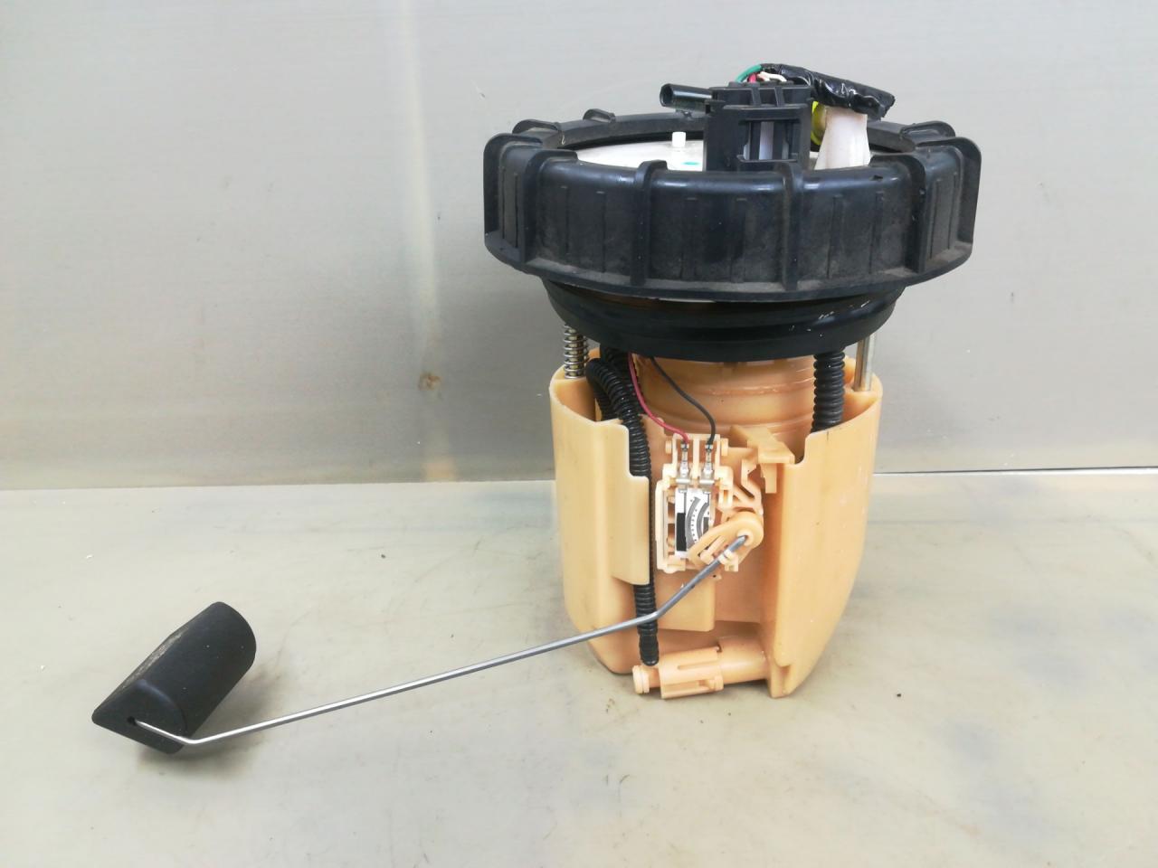 насос топливный Mazda 3 3 поколение 2016, 2.0 л., бензин, АКПП, серый, седан, передний привод, правый руль, PE201335X, X00302724 - фото №1