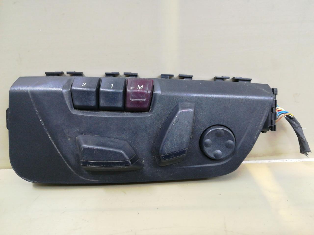 блок управления сиденьем BMW 3 серия F30/F31/F34 F30 2013, 2.0 л., N20 B20 A, бензин, АКПП, черный, седан, полный привод, 92766210101 - фото №1