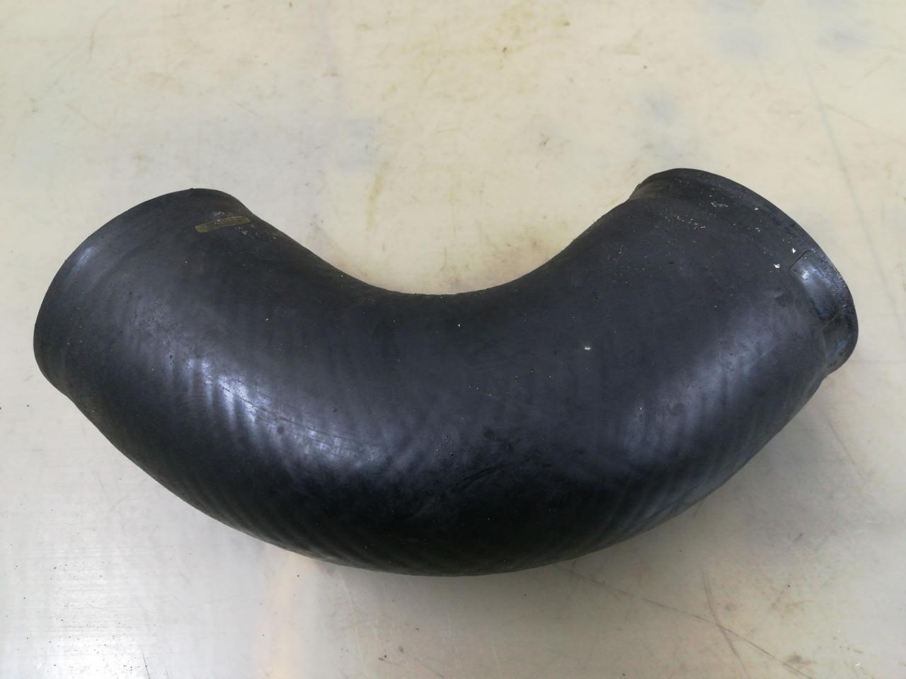 патрубок интеркулера Mazda CX-7 1 поколение 2007, 2.3 л., L3-VDT, бензин, АКПП, красный, внедорожник 5 дв., полный привод - фото №1