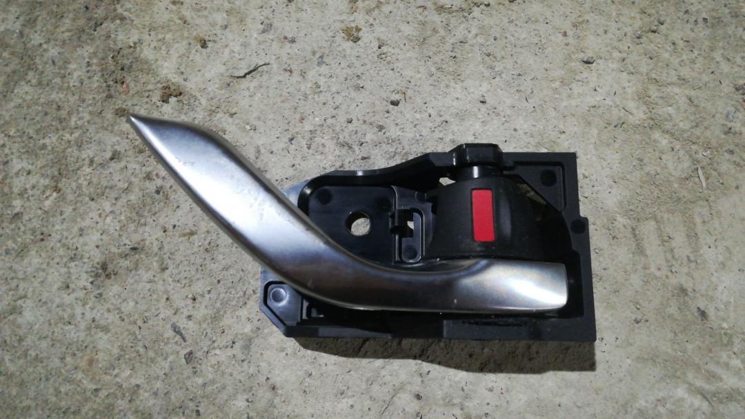 ручка внутренняя задняя правая Mazda CX-5 1 поколение 2015, 2.0 л., бензин, АКПП, серебристый, внедорожник 5 дв., передний привод, правый руль - фото №1