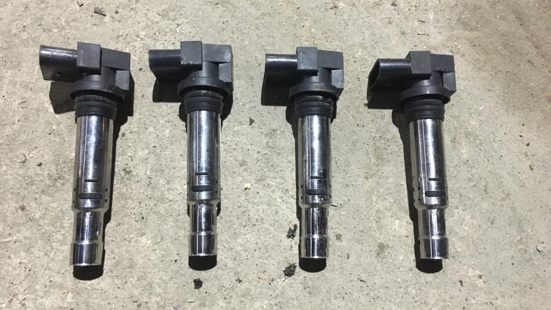 катушка зажигания Volkswagen Golf 5 поколение 2008, 1.4 л., TSI, BLG, бензин, АКПП, серебристый, универсал, передний привод, правый руль, 36905715 - фото №1