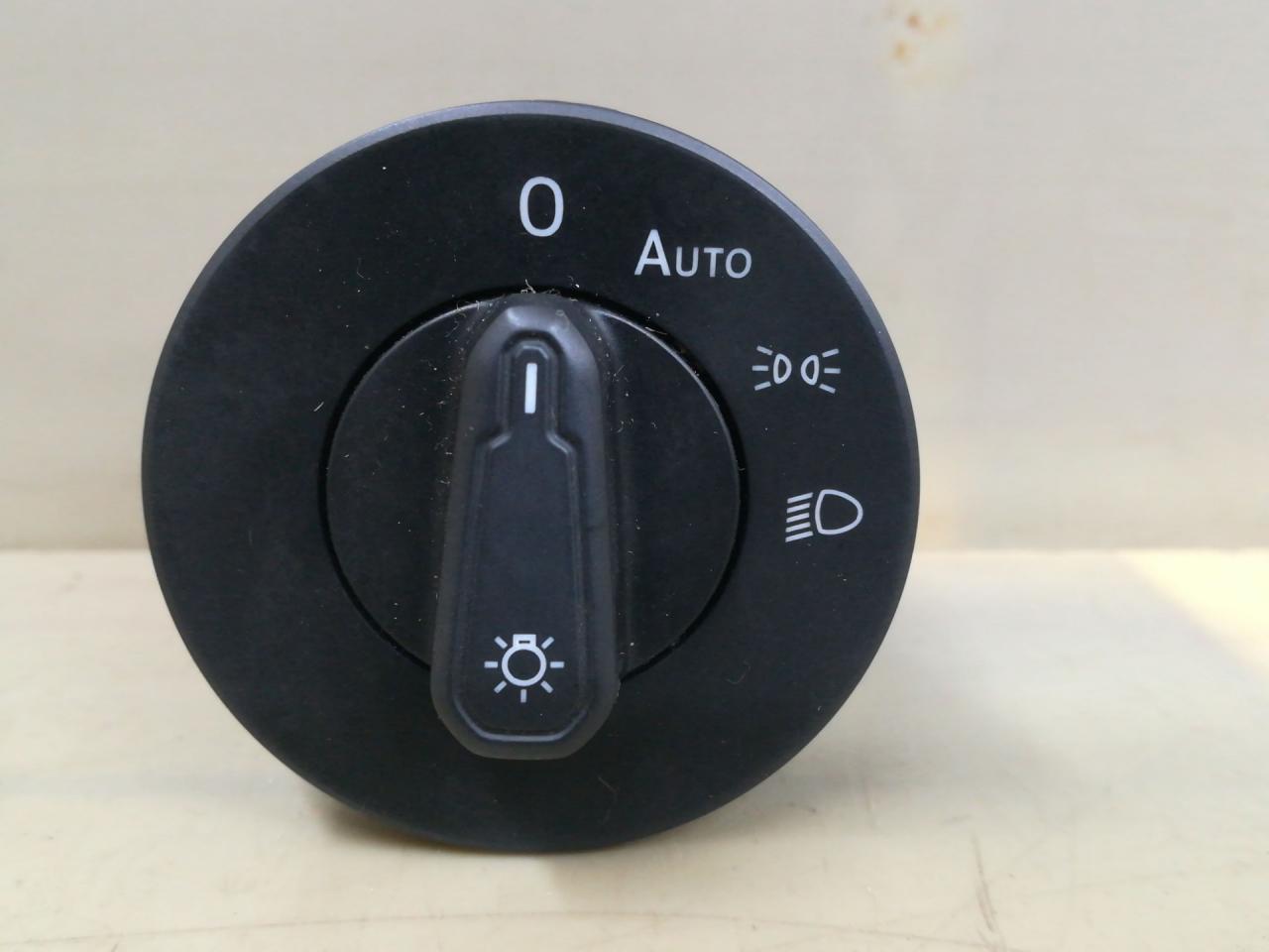 переключатель света Volkswagen Jetta 7 поколение 2019, 1.4 л., бензин, АКПП, белый, седан, передний привод, 5G1941431E - фото №1