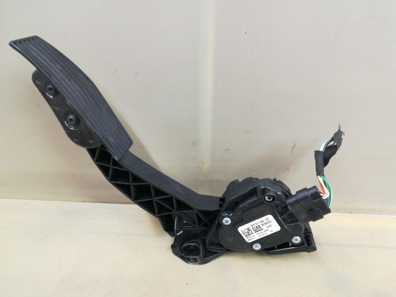 педаль GMC Terrain 2 поколение 2020, 1.5 л., бензин, АКПП, темно-серый, внедорожник 5 дв., полный привод, 84366781 - фото №1