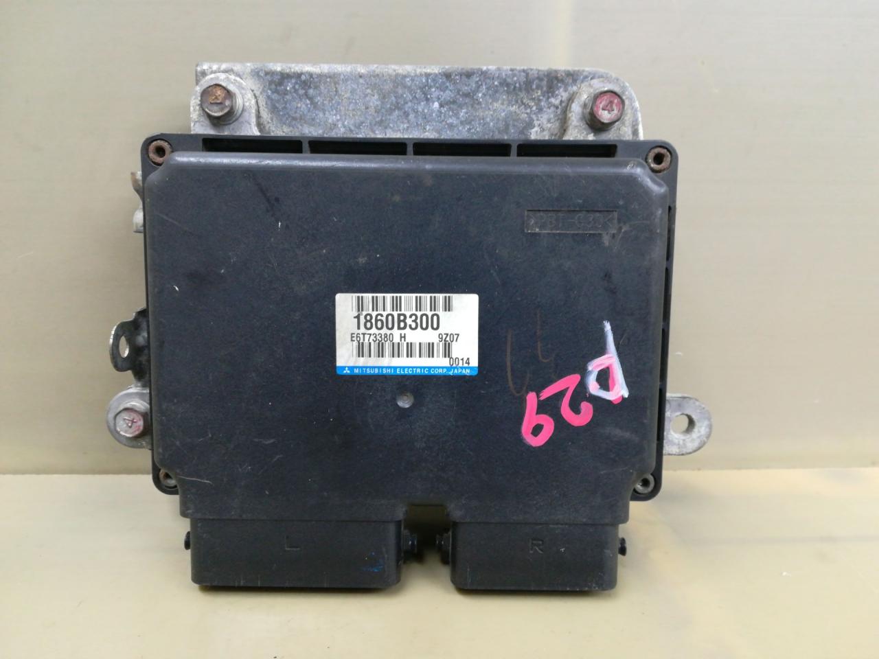 блок управления двигателем Mitsubishi Lancer 10 поколение 2010, 2.4 л., 4B12, бензин, АКПП, белый, хетчбэк 5 дв., передний привод, 1860B300, E6T73380 - фото №1