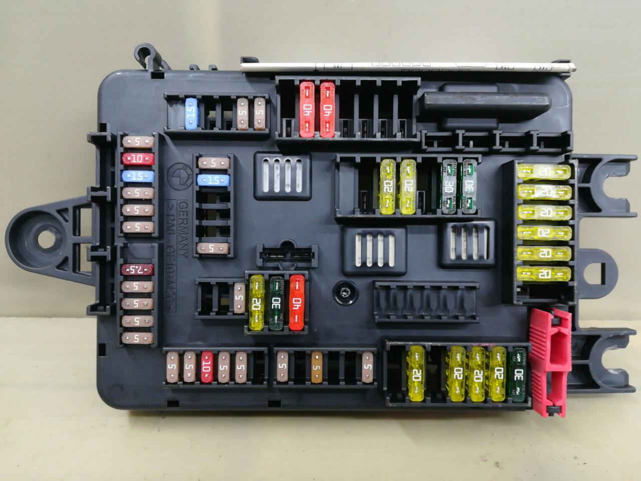 блок предохранителей BMW 3 серия F30/F31/F34 F30 2013, 2.0 л., N20 B20 A, бензин, АКПП, черный, седан, полный привод, 926111002 - фото №1