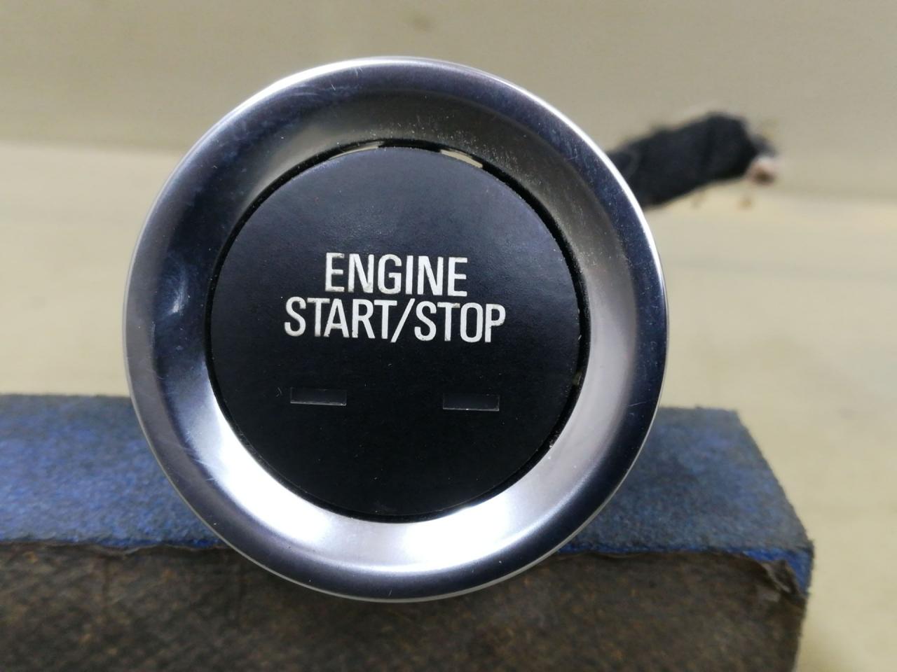 кнопка запуска двигателя GMC Terrain 2 поколение 2020, 1.5 л., бензин, АКПП, темно-серый, внедорожник 5 дв., полный привод, 84588238 - фото №1