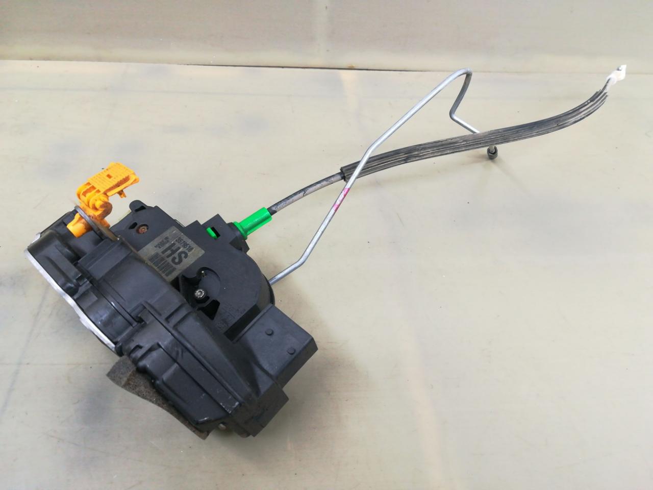 замок двери передней левой Chevrolet Trax 1 поколение 2014, 1.8 л., F18D4, бензин, МКПП, серебро, передний привод, правый руль, 13579516, 13579516HS - фото №1