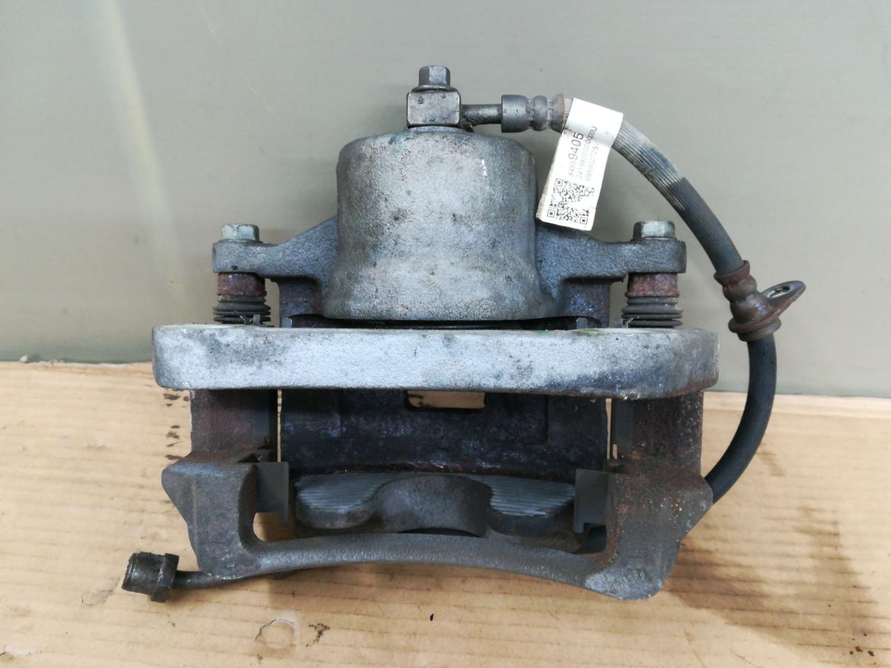 суппорт передний левый GMC Terrain 2 поколение 2020, 1.5 л., бензин, АКПП, темно-серый, внедорожник 5 дв., полный привод, 84311326 - фото №1