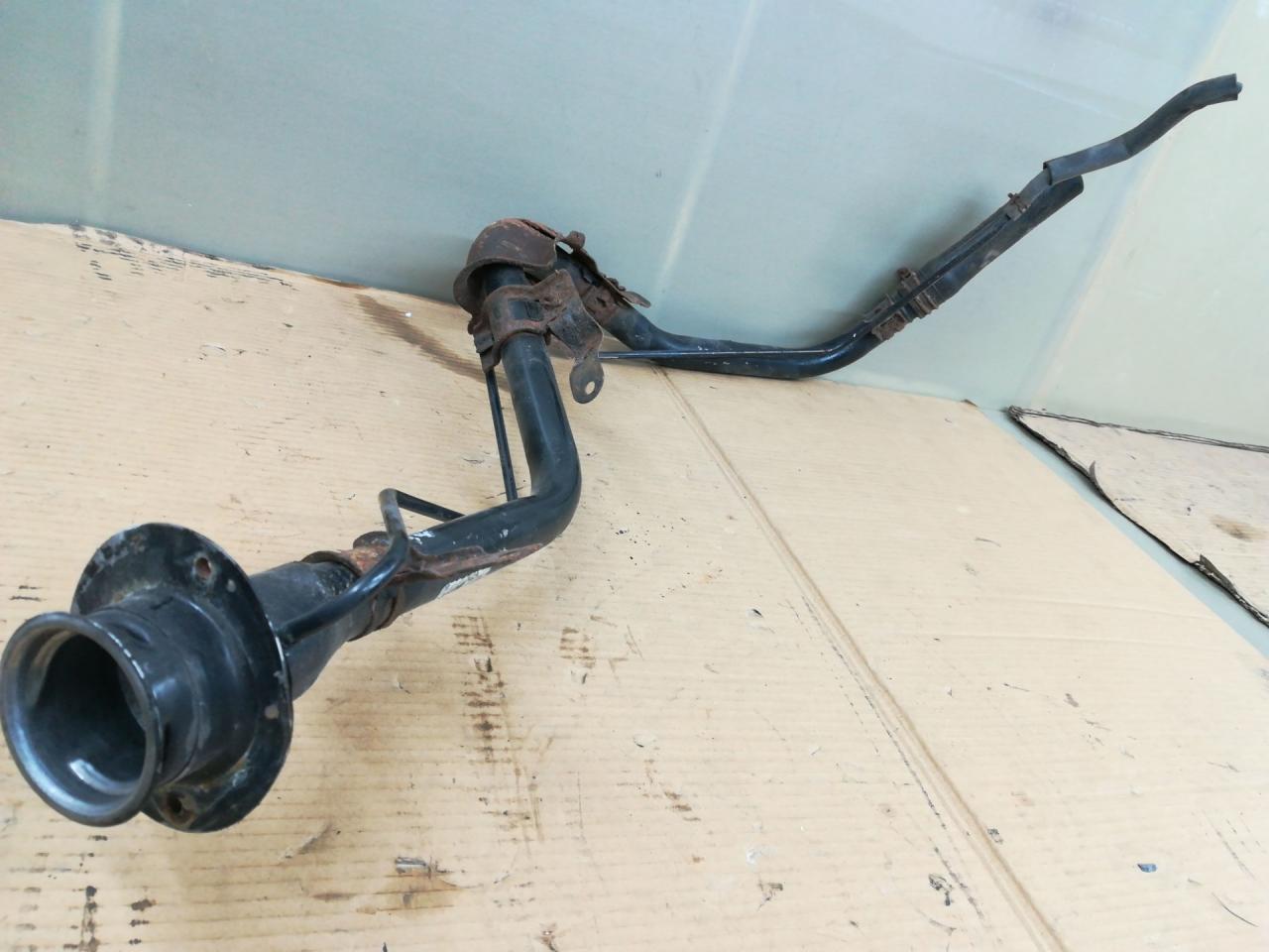 горловина топливного бака Mazda CX-7 1 поколение 2007, 2.3 л., L3-VDT, бензин, АКПП, красный, внедорожник 5 дв., полный привод - фото №1