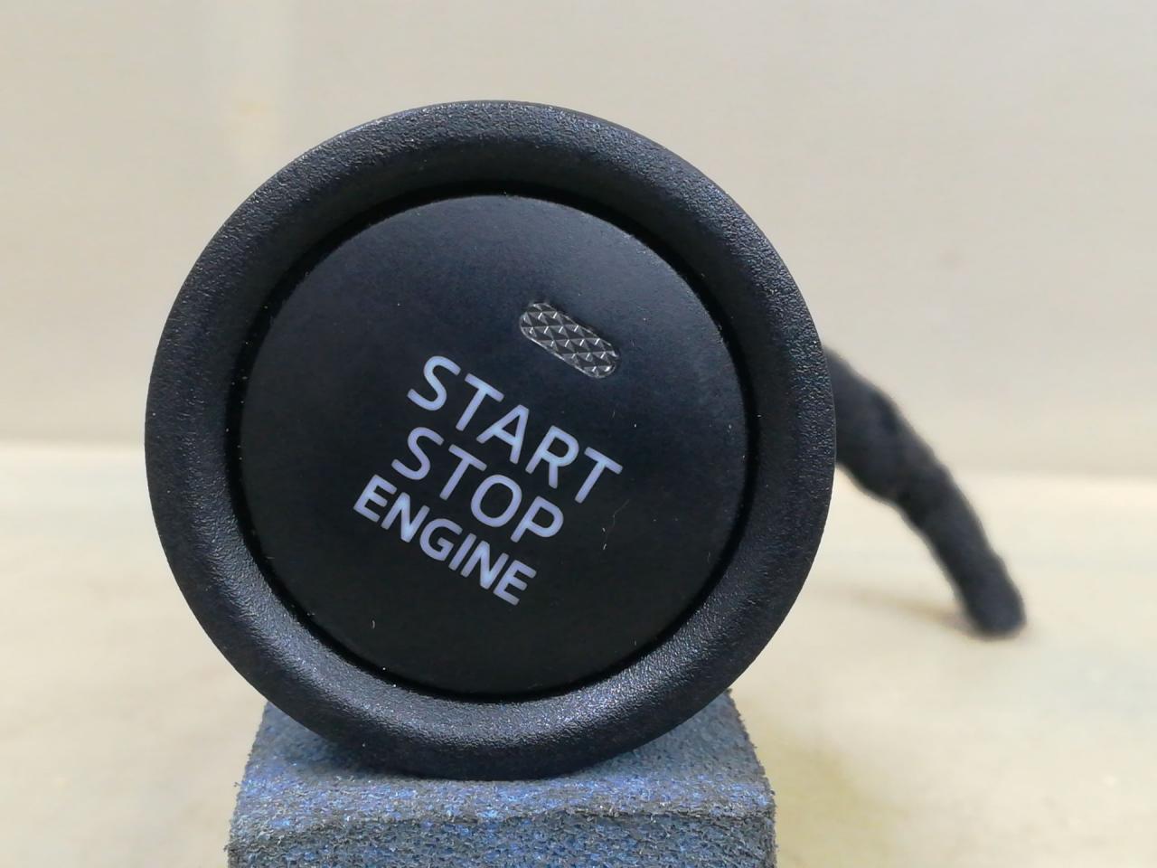 кнопка запуска двигателя Mazda 3 3 поколение 2016, 2.0 л., бензин, АКПП, серый, седан, передний привод, правый руль, BHR166380A, BHR1663SA - фото №1