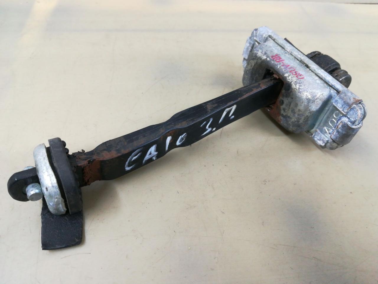 ограничитель открывания двери Chevrolet Trax 1 поколение 2014, 1.4 л., бензин, АКПП, хетчбэк 5 дв., передний привод - фото №1