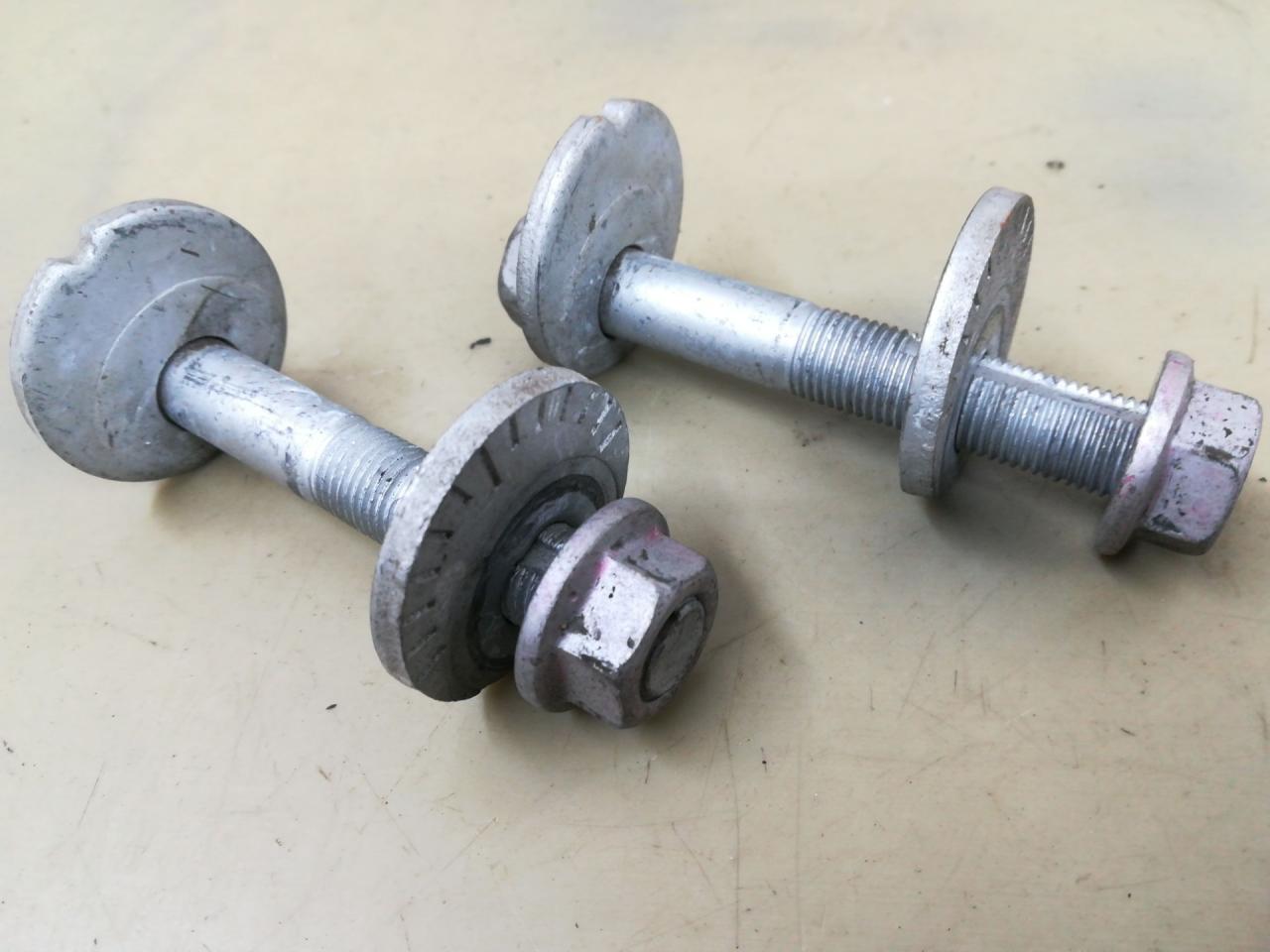 Болт развальный (комплект) Mazda 3 3 поколение 2016, 2.0 л., бензин, АКПП, серый, седан, передний привод, правый руль - фото №1