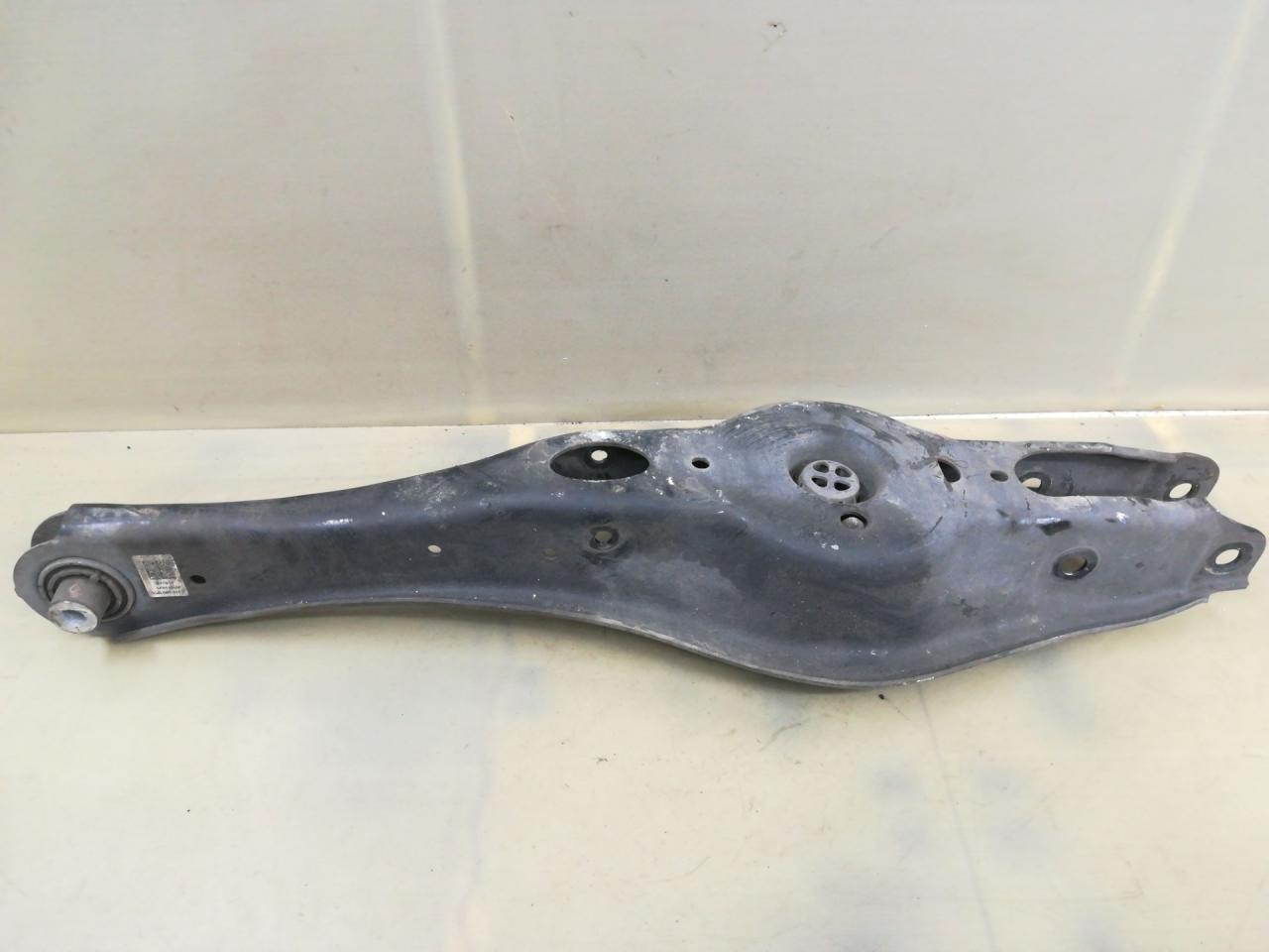 рычаг задний нижний Volkswagen Golf 7 поколение 2016, 1.4 л., CZCA, бензин, АКПП, белый, универсал, передний привод, правый руль, 5Q0505311F - фото №1