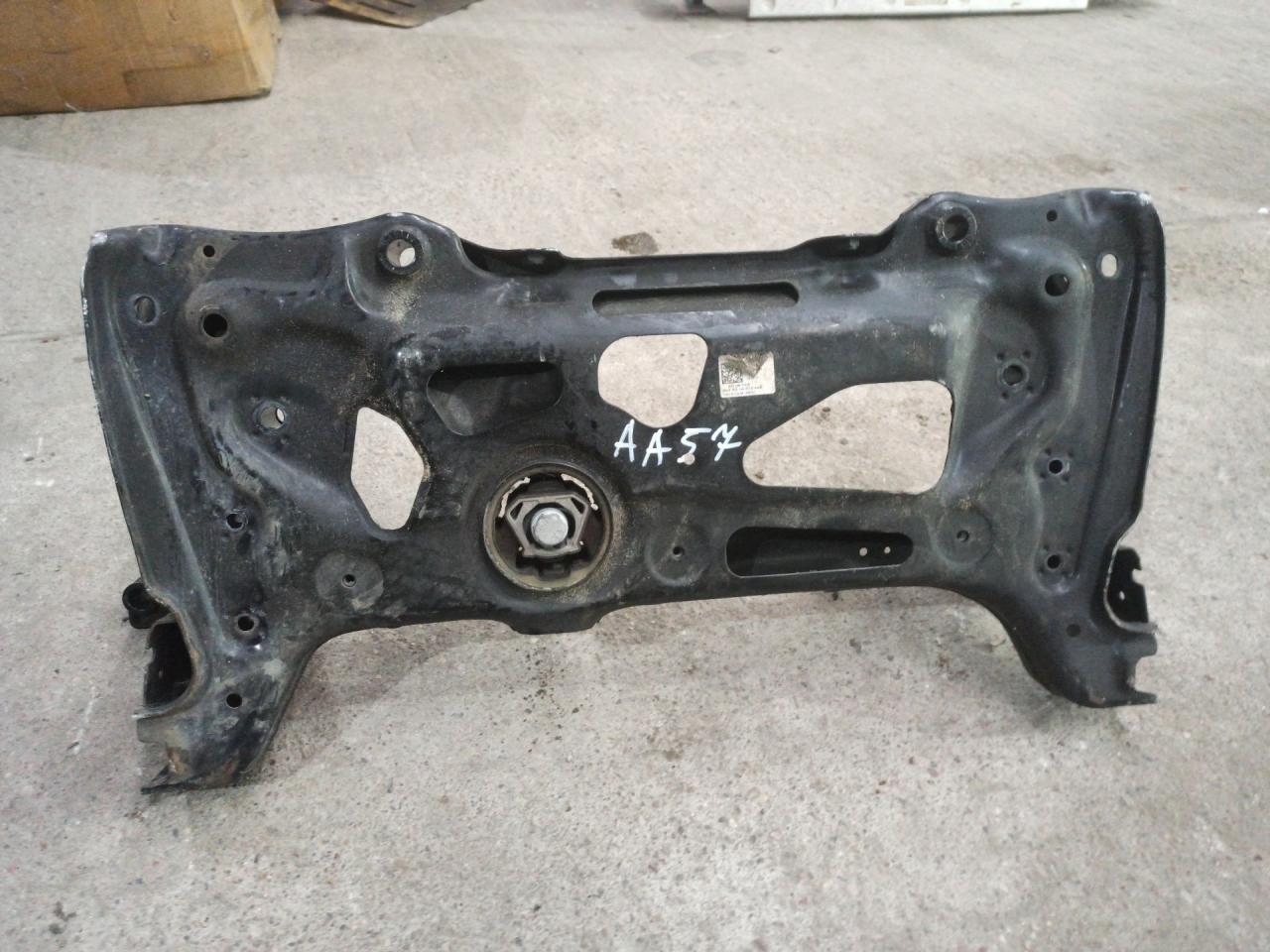 балка подвески передняя (подрамник) Volkswagen Golf 7 поколение 2016, 1.4 л., CZCA, бензин, АКПП, белый, универсал, передний привод, правый руль, 3Q0199315B - фото №1