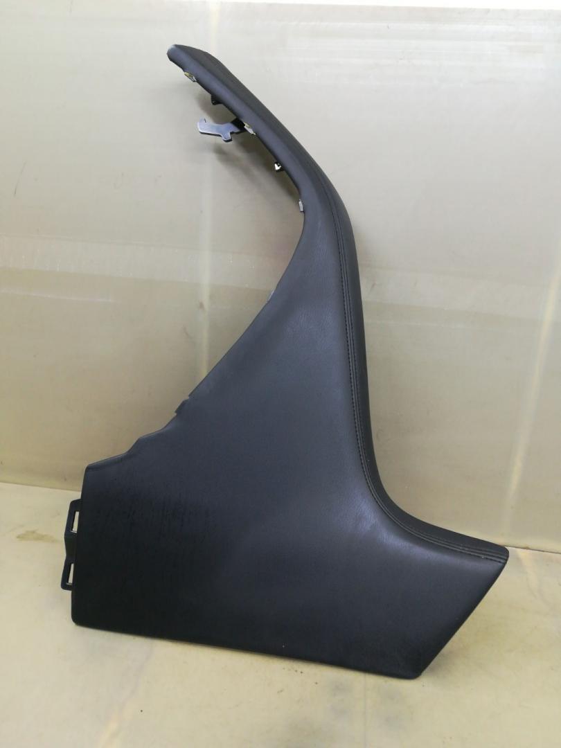 Декоративная накладка центральной консоли Infiniti QX80 1 поколение Z62 2014, 5.6 л., VK56DE, бензин, АКПП, белый, внедорожник 5 дв., задний привод, 682A31LA0A - фото №1