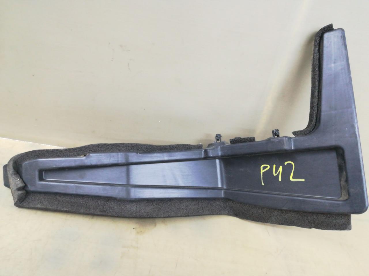 планка под капот Infiniti QX80 1 поколение Z62 2014, 5.6 л., VK56DE, бензин, АКПП, белый, внедорожник 5 дв., задний привод, 648971LA0A - фото №1