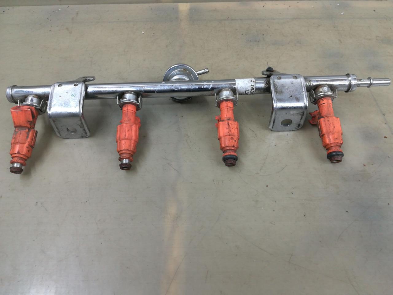 топливная рампа Mazda 6 GG 2004, 1.8 л., бензин, АКПП, хетчбэк 5 дв., 4M8G9D280AA - фото №1