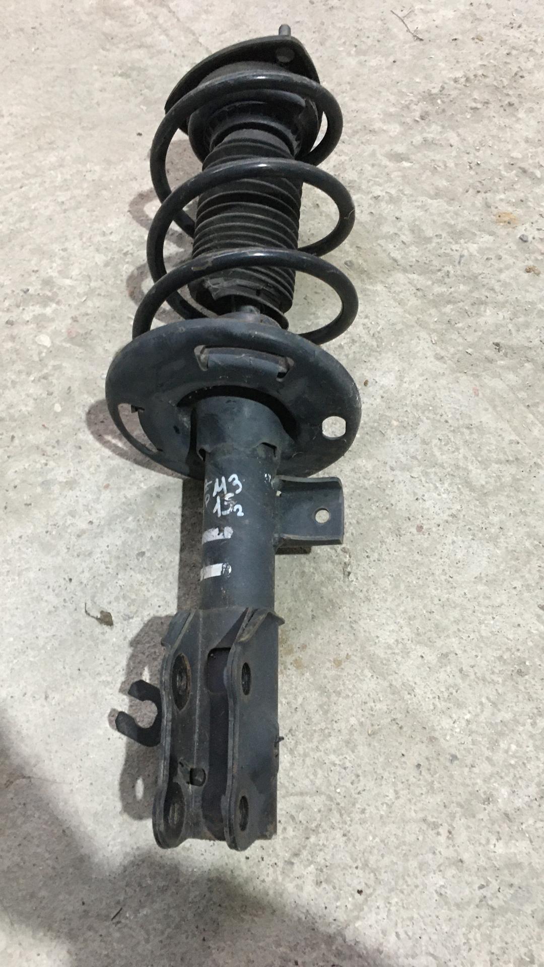 стойка передняя левая Mazda 3 3 поколение 2015 - фото №1