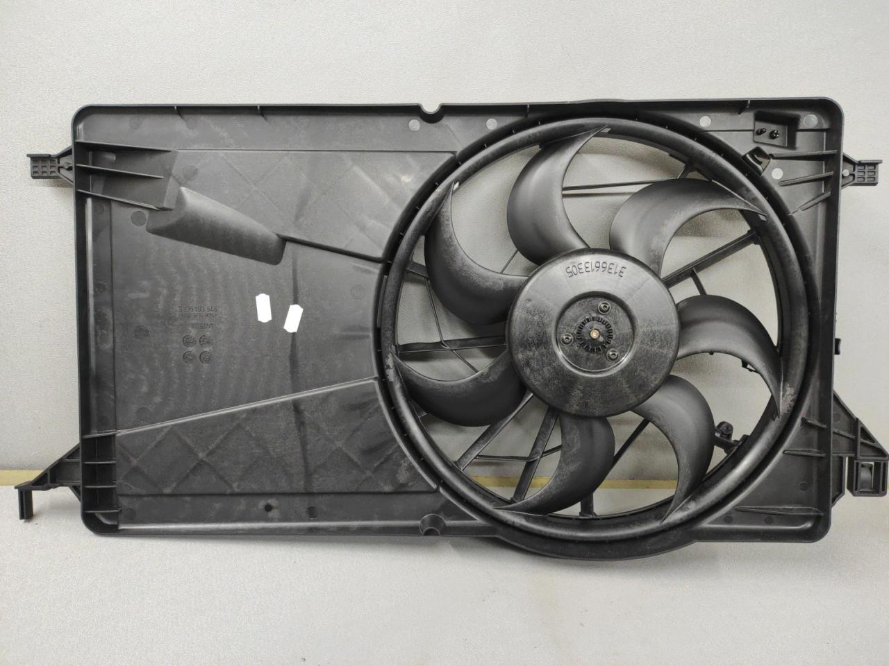 вентилятор радиатора Ford C-Max 2 поколение 2014, 1.8 л., 3M5H8C607WB, 3135103546, 3136613305 - фото №1