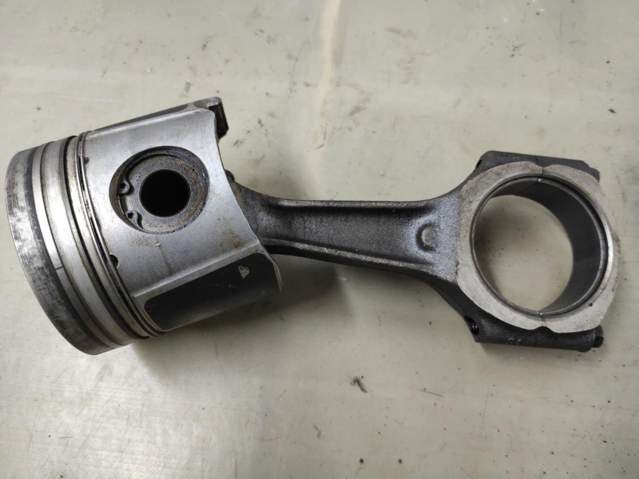 поршень Rover 600 Series 1 поколение 1996, 2.0 л., дизель - фото №1