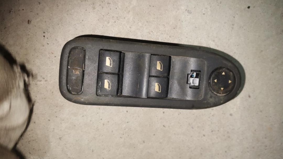 блок управления стеклоподъемниками Peugeot 407 1 поколение 2006 - фото №1