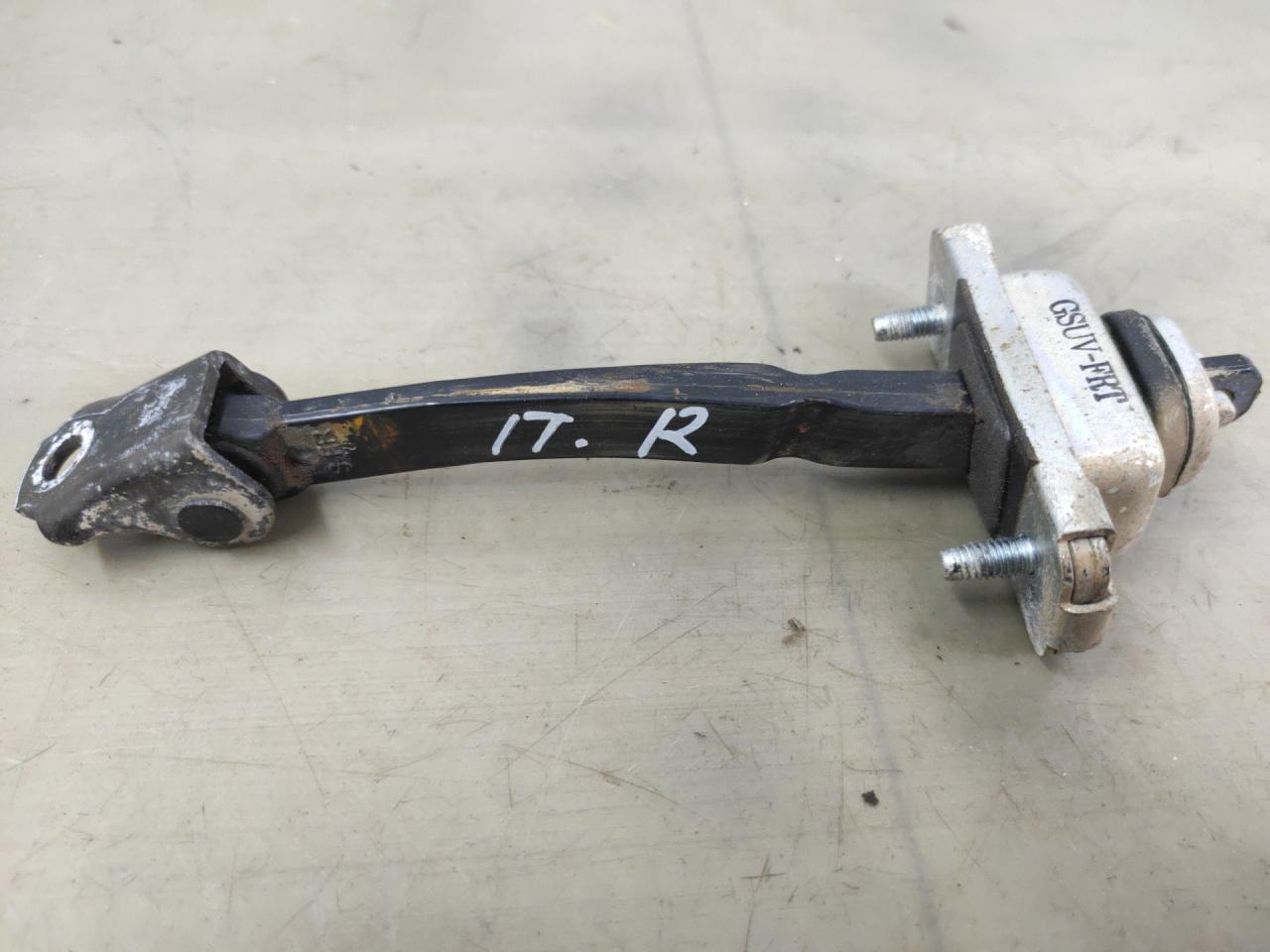 ограничитель открывания двери Chevrolet Trax 1 поколение 2014, 1.8 л., F18D4, бензин, МКПП, серебро, передний привод, правый руль - фото №1