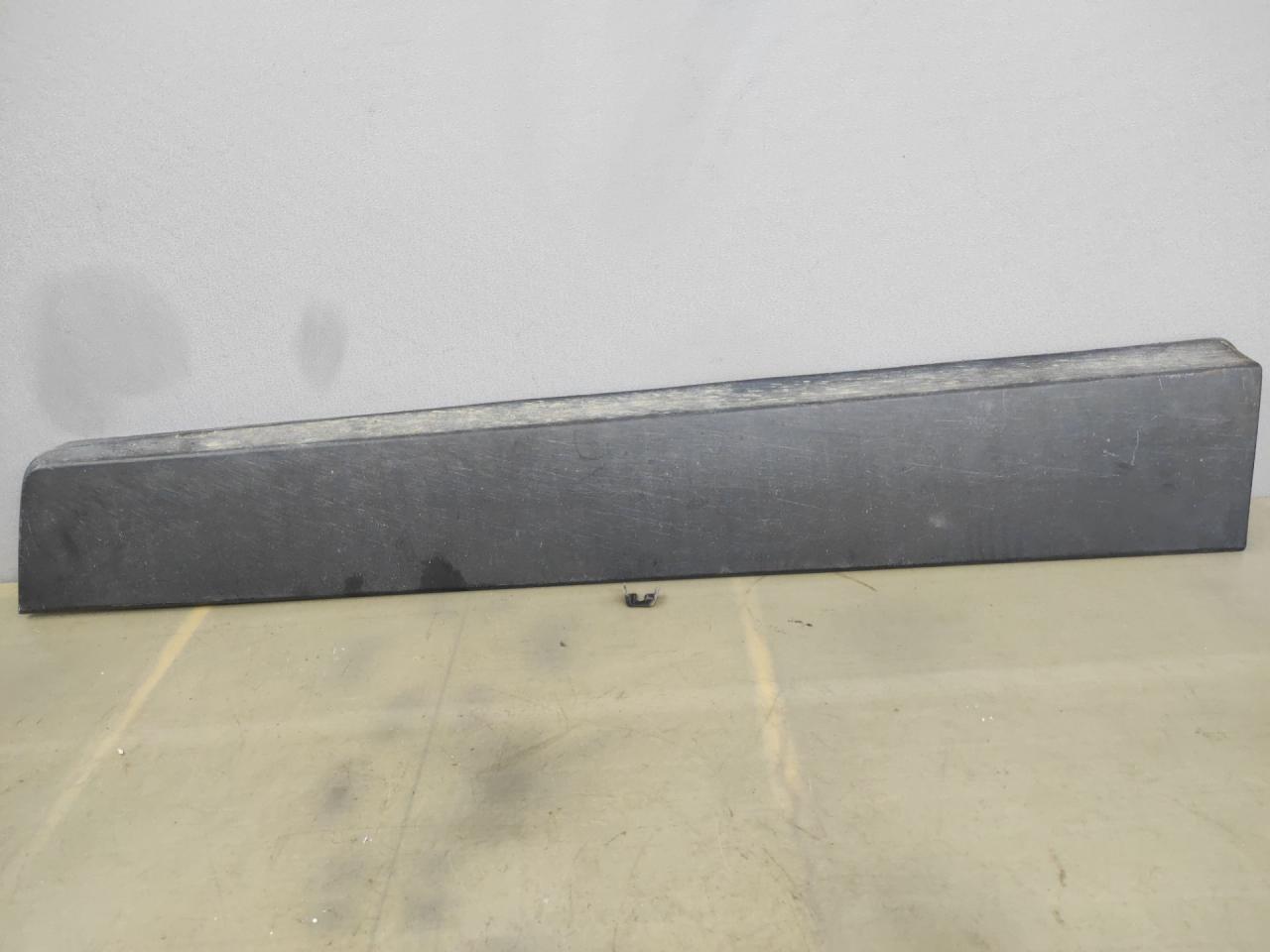 молдинг двери передней правой Chevrolet Trax 1 поколение 2014, 1.8 л., F18D4, бензин, МКПП, серебро, передний привод, правый руль - фото №1