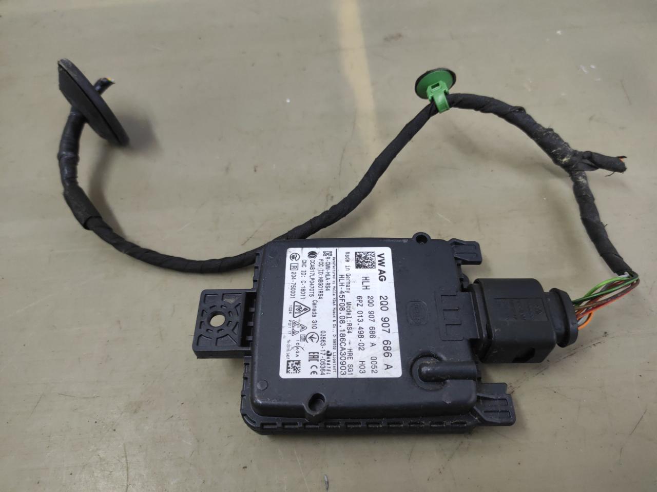 датчик мертвых (слепых) зон Volkswagen Jetta 7 поколение 2019, 1.4 л., бензин, АКПП, серый, седан, передний привод, 2Q0907686A - фото №1