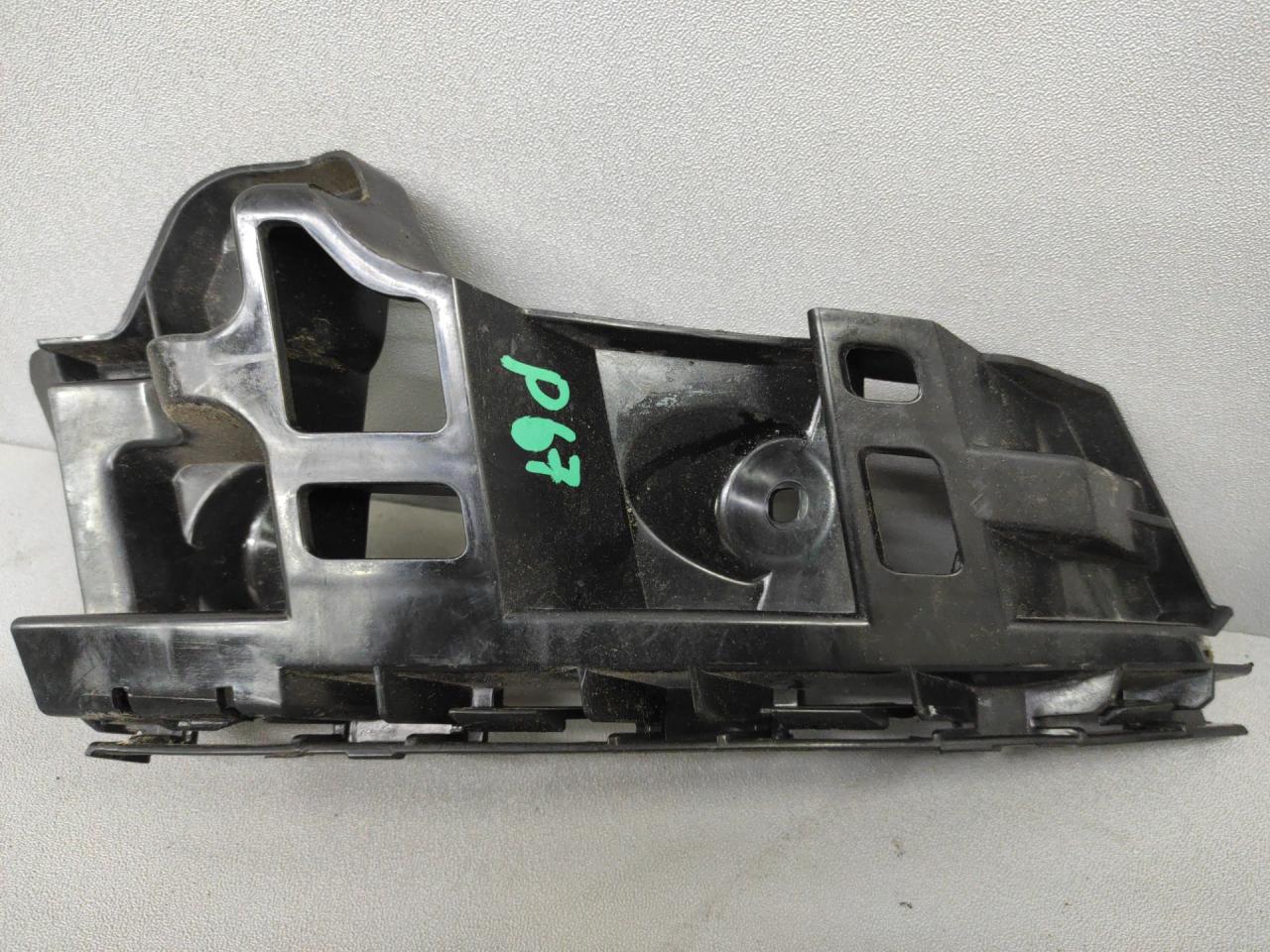 Крепление бампера заднего Volkswagen Jetta 7 поколение 2019, 1.4 л., бензин, АКПП, серебристый, передний привод, 17A807453 - фото №1