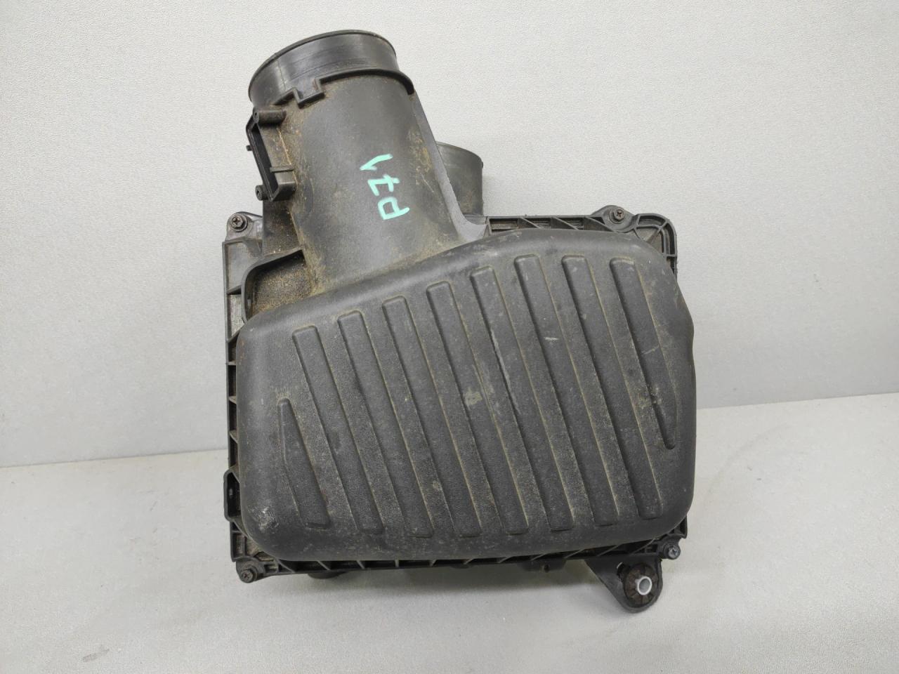 корпус воздушного фильтра GMC Terrain 2 поколение 2020, 2.0 л., бензин, АКПП, темно-серый (графит), передний привод, 84640372 - фото №1