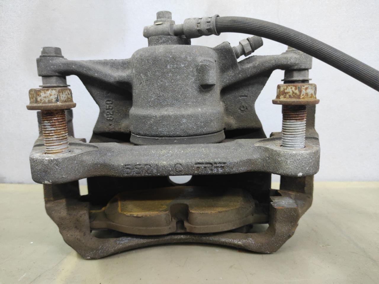 суппорт передний правый Volkswagen Jetta 7 поколение 2019, 1.4 л., бензин, АКПП, серый, седан, передний привод - фото №1