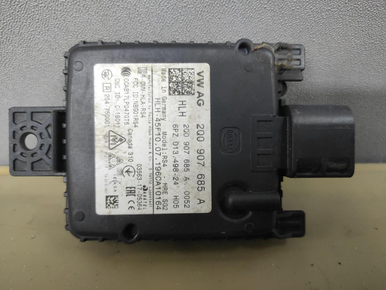 датчик мертвых (слепых) зон Volkswagen Jetta 7 поколение 2019, 1.4 л., бензин, АКПП, серебристый, передний привод, 2Q0907685A - фото №1