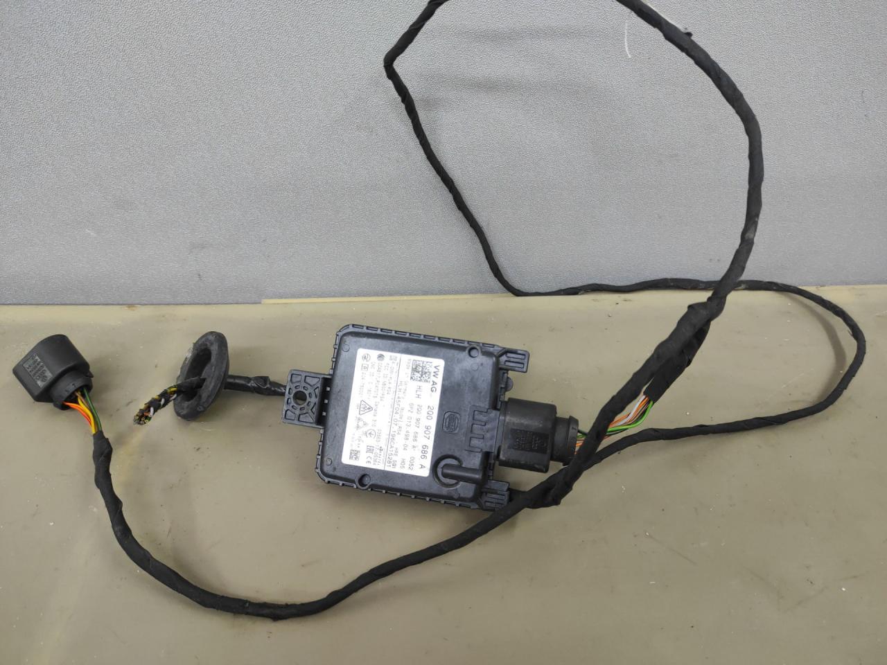 датчик мертвых (слепых) зон Volkswagen Jetta 7 поколение 2019, 1.4 л., бензин, АКПП, серебристый, передний привод, 2Q0907686A - фото №1