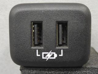 разъем AUX / USB GMC Terrain 2 поколение 2020, 2.0 л., бензин, АКПП, темно-серый (графит), передний привод, 13598459