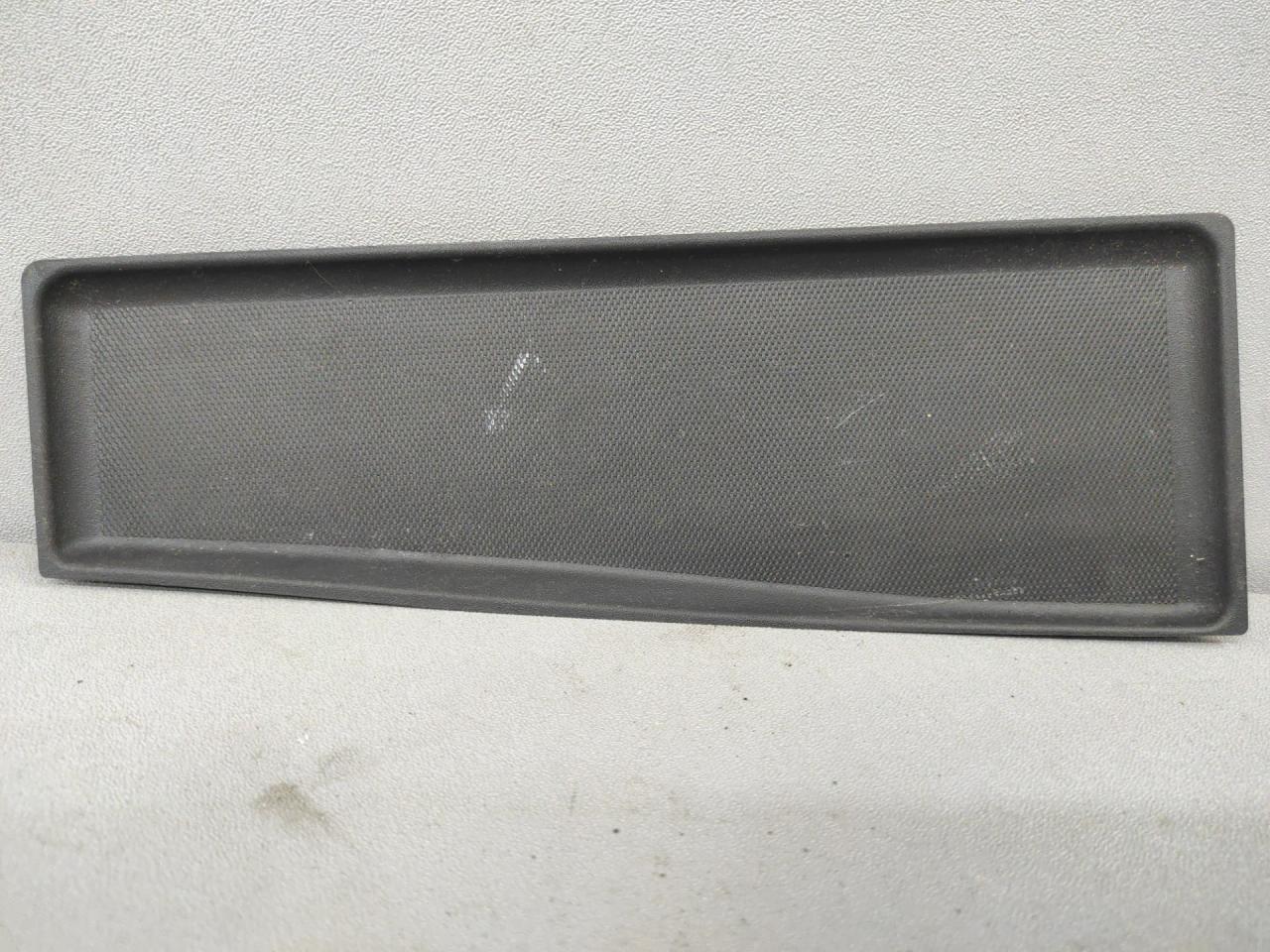 пластик GMC Terrain 2 поколение 2020, 2.0 л., бензин, АКПП, темно-серый (графит), передний привод, 23406989 - фото №1