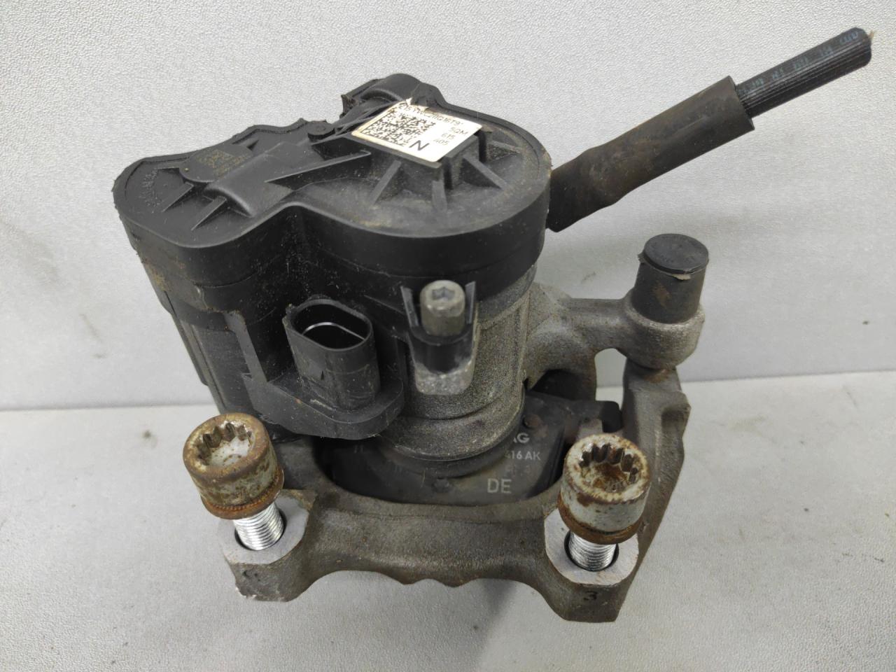 суппорт задний левый Volkswagen Jetta 7 поколение 2019, 1.4 л., бензин, АКПП, серый, седан, передний привод - фото №1