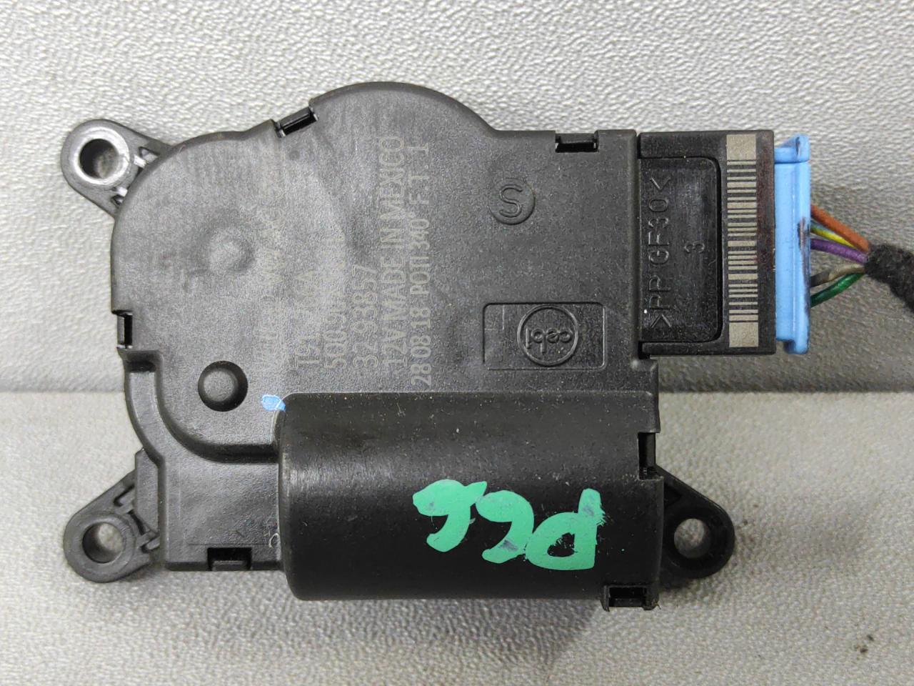 моторчик заслонки печки Volkswagen Jetta 7 поколение 2019, 1.4 л., бензин, АКПП, серый, седан, передний привод, 5Q0907511L - фото №1