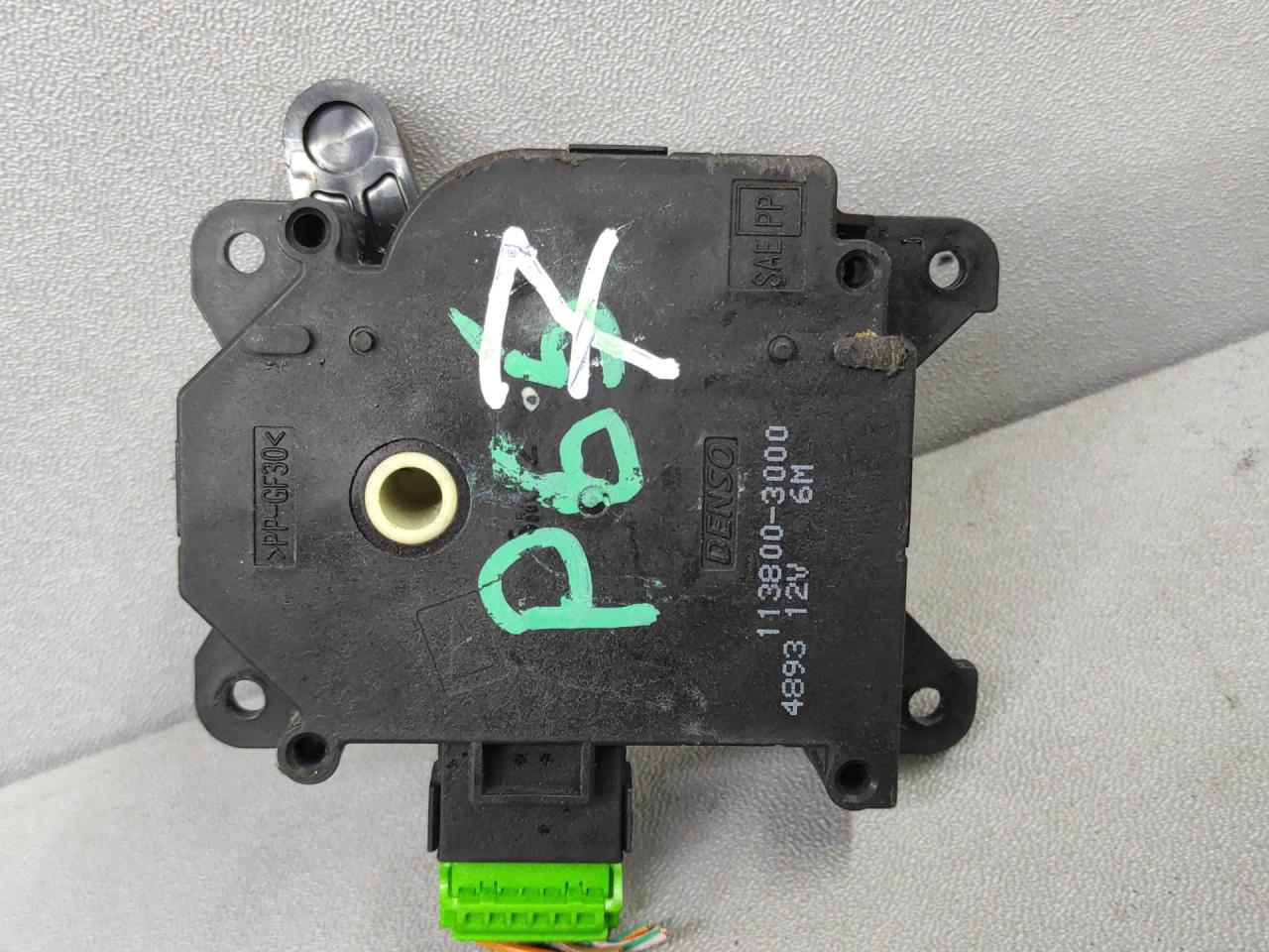 моторчик заслонки печки Volkswagen Jetta 7 поколение 2019, 1.4 л., бензин, АКПП, серебристый, передний привод, 1138003000 - фото №1