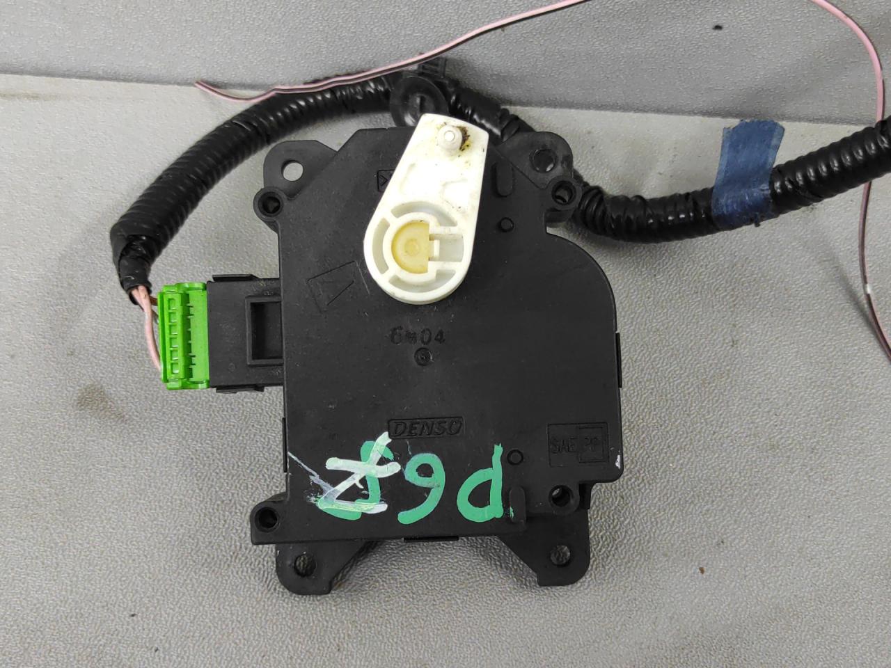 моторчик заслонки печки Volkswagen Jetta 7 поколение 2019, 1.4 л., бензин, АКПП, серебристый, передний привод, 1138002340 - фото №1