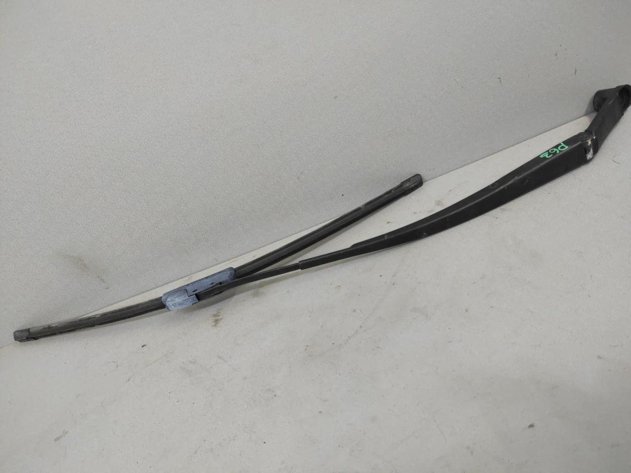 щеткодержатель (поводок стеклоочистителя, дворник) Mazda CX-7 1 поколение 2008, 2.3 л., L3-VDT, бензин, АКПП, внедорожник 5 дв., полный привод - фото №1