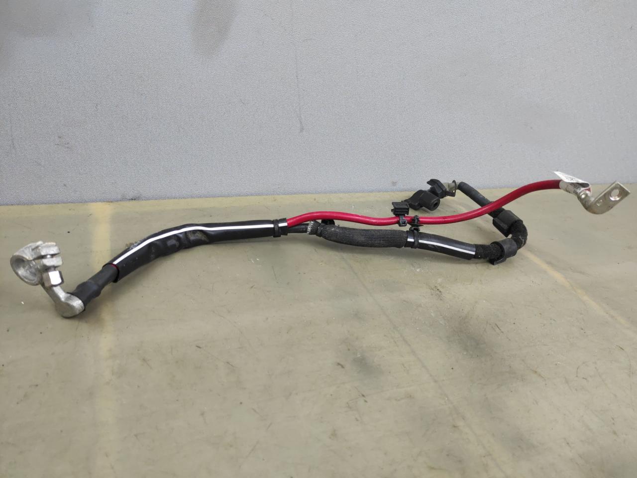 клемма аккумулятора плюс Volkswagen Jetta 7 поколение 2019, 1.4 л., бензин, АКПП, серебристый, передний привод, 5Q0971228P - фото №1