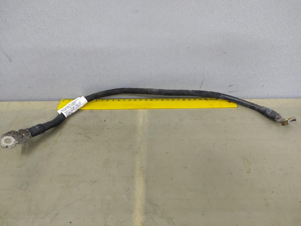 минусовой провод аккумулятора Volkswagen Jetta 7 поколение 2019, 1.4 л., бензин, АКПП, серый, седан, передний привод, 5Q0971250AH - фото №1