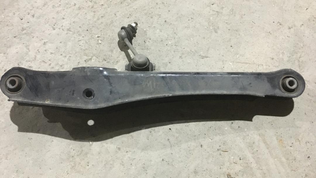 рычаг задний нижний Mitsubishi Outlander 3 поколение 2013, 2.0 л., бензин, АКПП, внедорожник 5 дв. - фото №1