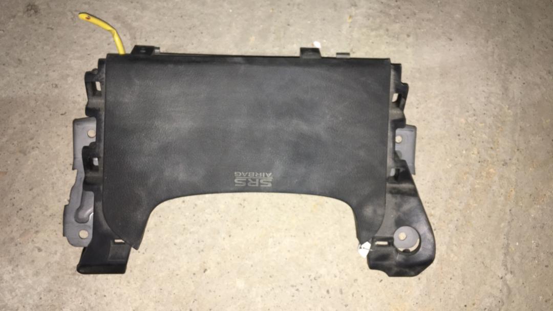 подушка безопасности коленная Mitsubishi Outlander 3 поколение 2013, 2.0 л., 4J11, бензин, АКПП, серый, внедорожник 5 дв., передний привод, правый руль - фото №1