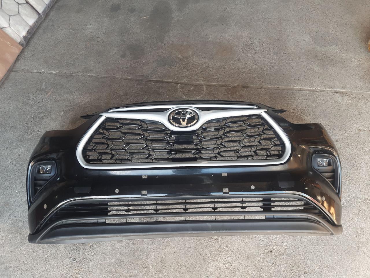 бампер передний Toyota Highlander 4 поколение 2021, 3.5 л., бензин - фото №1