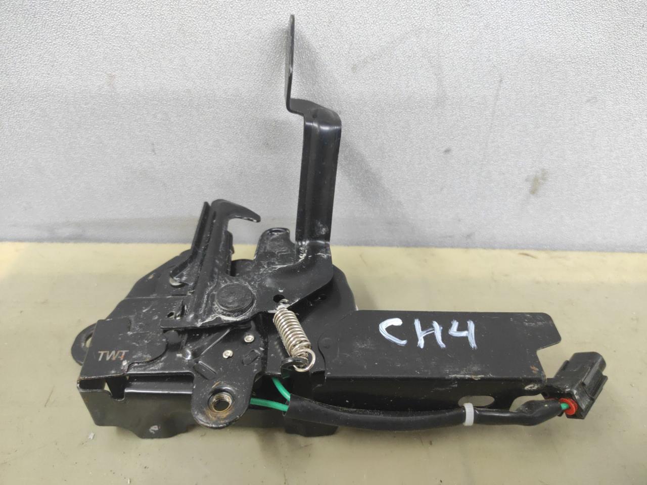 замок капота Toyota Highlander 4 поколение XU70 2021, 3.5 л., бензин - фото №1