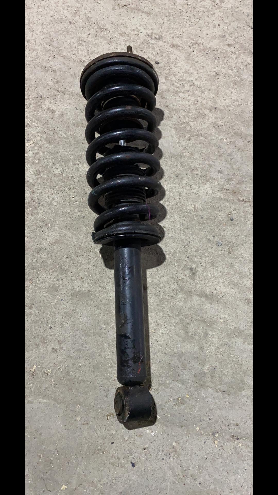 стойка передняя левая Mitsubishi Pajero 3 поколение 2002 - фото №1