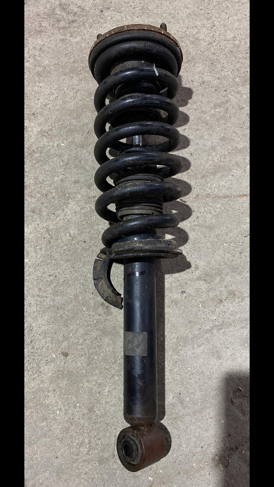 стойка передняя правая Mitsubishi Pajero 3 поколение 2002 - фото №1